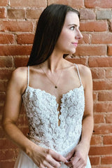 Pretty Chiffon Sleeveless Spaghetti-Straps Wedding Dresses Appliques Lace Open Back With Side Slit Beads