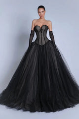 Luxury Black Sweetheart Strapless Tulle A-Line Prom Dress Lace-Up Back With Gloves Pleats