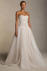 Elegant Strapless Sleeveless Tulle Prom Dresses A-Line With Pleats