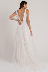 Casual White Wedding Dress A-Line Chic V-Neck Sleeveless Long Pleated Tulle Bridal Gowns-Ballbella