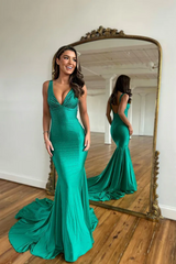 Emerald Green Halter Mermaid Beaded Court Train V-neck Prom Dresses-Ballbella