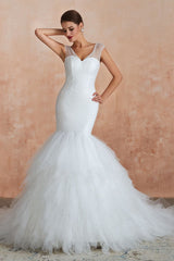 Mermaid Wedding Dress Beaded Chic V-Neck Sleeveless Bridal Gowns With Train-Ballbella