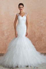 Mermaid Wedding Dress Beaded Chic V-Neck Sleeveless Bridal Gowns With Train-Ballbella