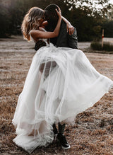 V-Neck Sleeveless Boho Garden Wedding Dresses Sweep Train Tulle Lace Appliques-Ballbella