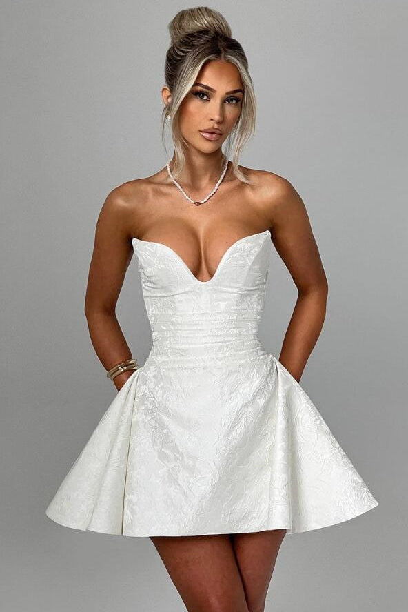 Beautiful White A-Line Sweetheart Sleeveless Homecoming Dress Strapless Mini Lace With Pleats