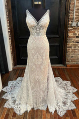 Elegant V-Neck Straps Sleeveless Wedding Dresses Mermaid Open Back Appliques Lace With Pearls Buttons