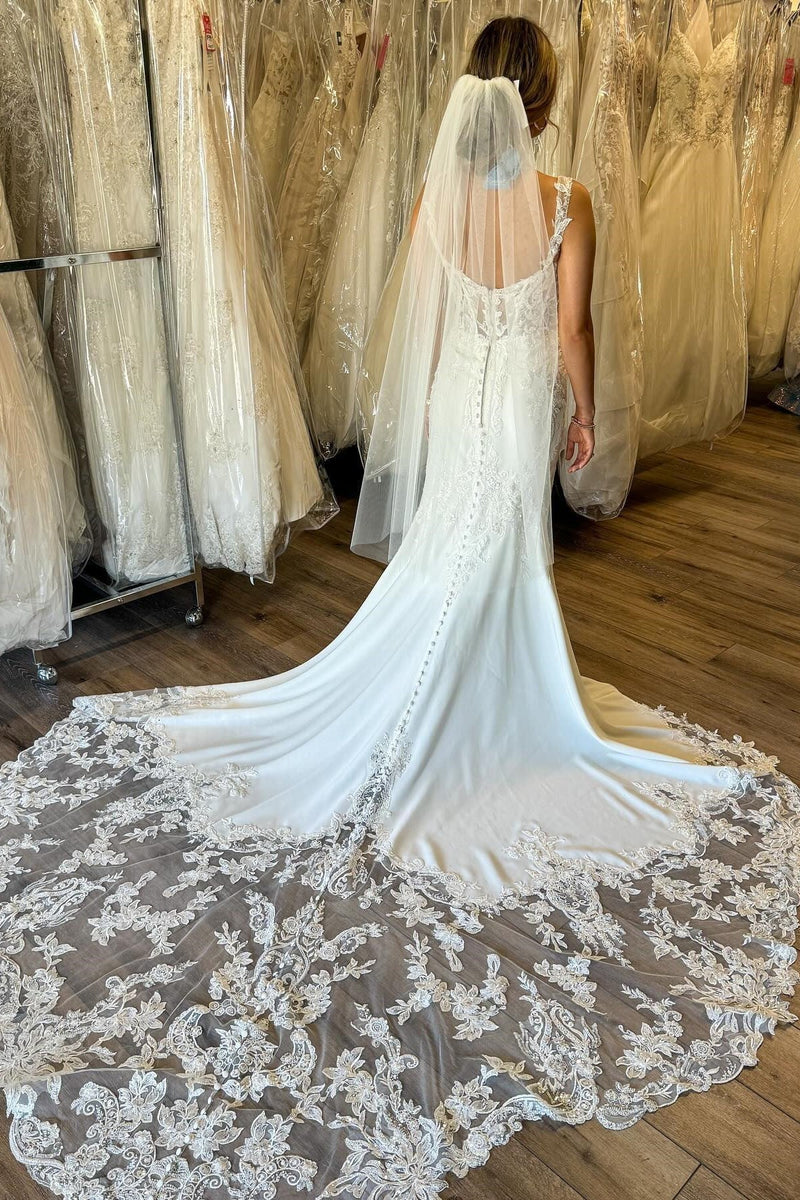 Charming Straps Sleeveless Satin Mermaid Wedding Dresses Appliques Lace Open Back With Buttons