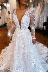 Exquisite V-Neck A-Line Wedding Dresses Long Sleeves Open Back With Appliques Lace