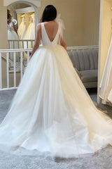 Charming V-Neck Tulle Ball Gown Wedding Dress Straps Sleeveless Open Back With Bowknot