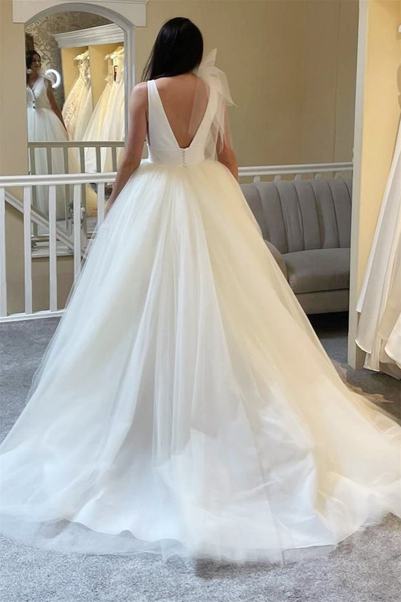 Charming V-Neck Tulle Ball Gown Wedding Dress Straps Sleeveless Open Back With Bowknot