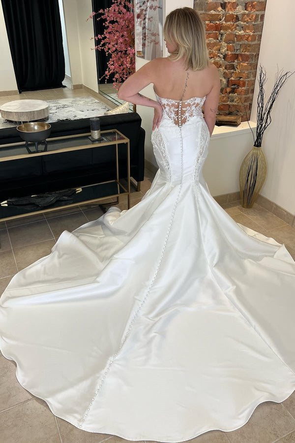Modern Sweetheart Strapless Satin Wedding Dress Sleeveless Mermaid zipper Back Lace Appliques With Buttons
