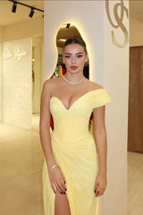 Charming Yellow V-Neck One Shoulder A-Line Prom Dress High Split With Pleats