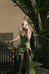 Minimalist Green V-Neck Hi-Lo Strapless Satin Prom Dresses Sleeveless With Lace-Up Back