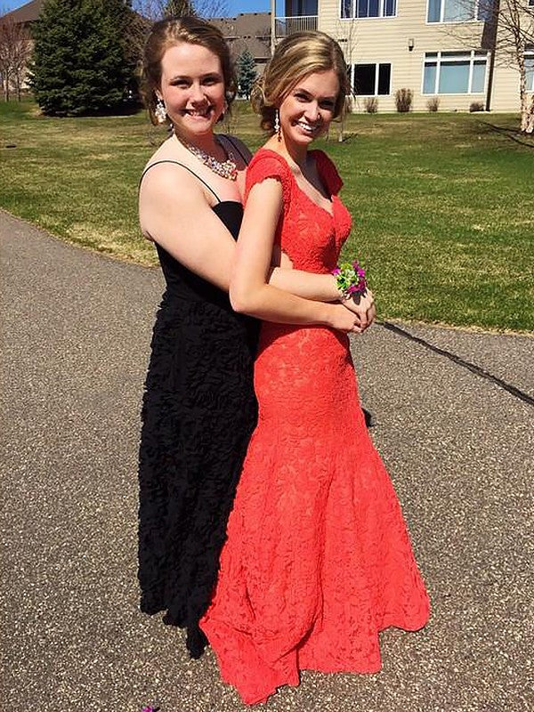 Beautiful Sleeveless Mermaid V-neck Lace Ruffles Prom Dress-ballbellauk