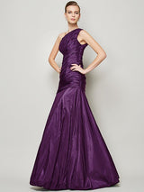 Fabulous Sleeveless One Shoulders Pleats Long Taffeta Bridesmaid Dresses-Ballbella