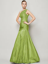 Fabulous Sleeveless One Shoulders Pleats Long Taffeta Bridesmaid Dresses-Ballbella